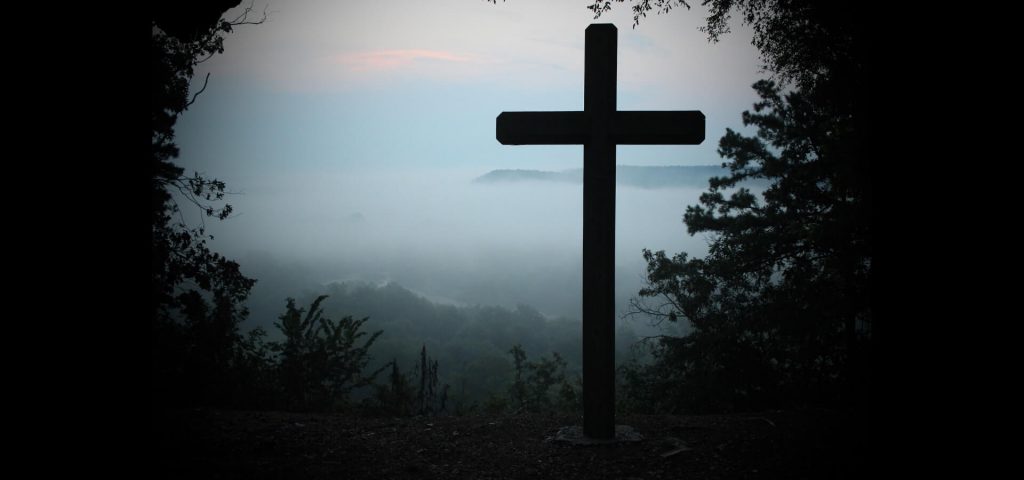 cruz-paisaje-niebla-woldarsky-funerales